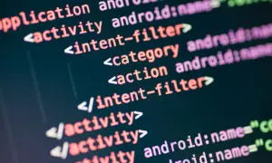 Fragment kodu XML, który pokazuje, jak otworzyć plik XML w kontekście aplikacji Android. Widać tagi `<activity>`, `<intent-filter>`, `<category>` i `<action>`.