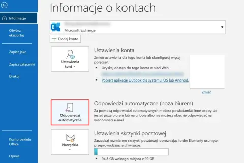 Ustawienia konta Outlook: włącz autoresponder, aby informować o nieobecności.