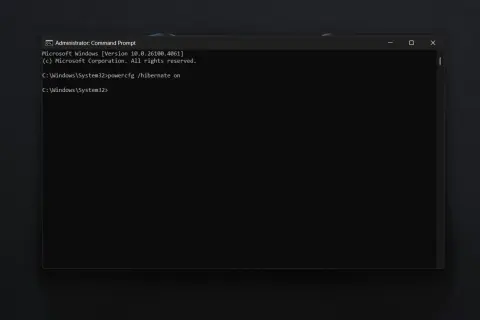Wpisanie komendy `powercfg /hibernate on` w wierszu poleceń aktywuje funkcję hibernacji systemu Windows.
