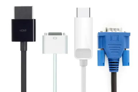 Porównanie złączy: czarny HDMI, biały Mini DisplayPort, biały USB-C i niebieski VGA. Wybór między DisplayPort vs HDMI zależy od potrzeb.