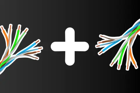 Dwa rozplatane kable ethernet połączone białym znakiem plus.
