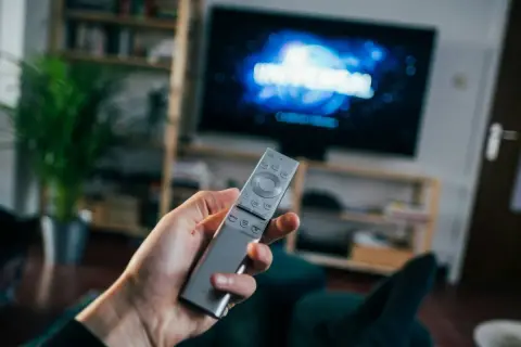 Jak włączyć bluetooth w telewizorze Samsung - proste kroki i porady