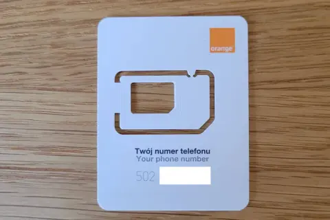 Karta SIM Orange z wyciętym miejscem na numer telefonu. Gotowa do rejestracji numeru Orange.