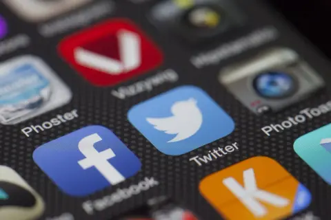 Jak zaktualizować Facebooka na telefonie i uniknąć problemów z aplikacją