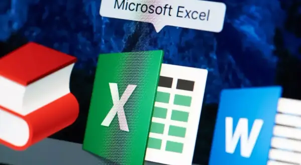 Ikony aplikacji Microsoft Excel i Word na pulpicie. Excel gotowy do pracy z danymi.