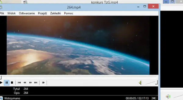Oglądanie filmu "264.mp4" na klasycznym odtwarzaczu mediów. Widok Ziemi z kosmosu.