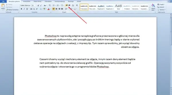 Wskazówka pokazuje, jak zrobić akapit w Wordzie. Widać pasek narzędzi z opcjami formatowania tekstu.