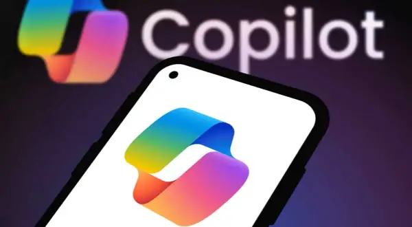 Kolorowe logo Copilot na ekranie smartfona. Zastanawiasz się copilot co to? To narzędzie AI.