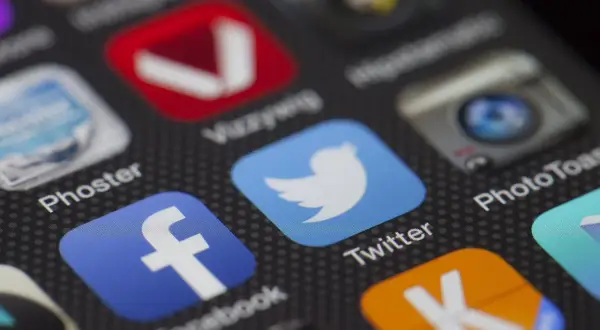Jak zaktualizować Facebooka na telefonie i uniknąć problemów z aplikacją