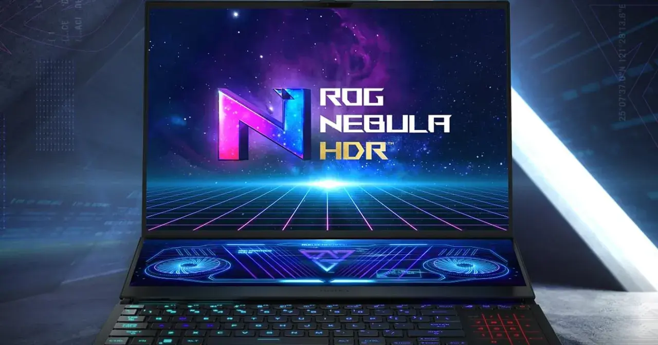 Laptop z ekranem **AMOLED** prezentuje logo ROG Nebula HDR na tle kosmosu i siatki. Dolny ekran pokazuje futurystyczne grafiki.