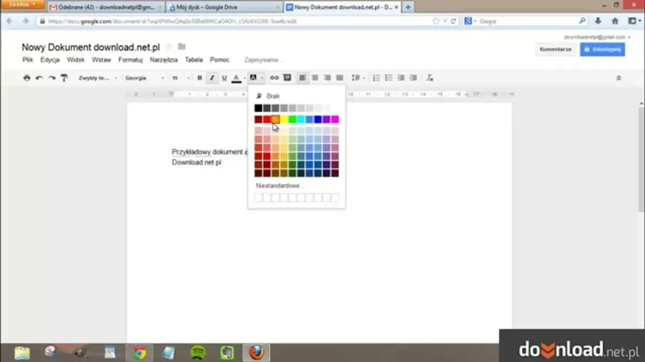 Wybór koloru tekstu w edytorze Google Docs. Możliwość wyboru spośród wielu barw, w tym niestandardowe, dla idealnego wyjustowanie tekstu.