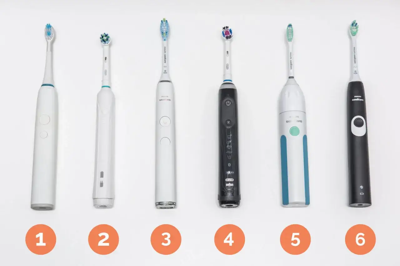 Szczoteczka soniczna czy elektryczna? Sześć modeli do wyboru: od białych Philips Sonicare po czarną Oral-B.