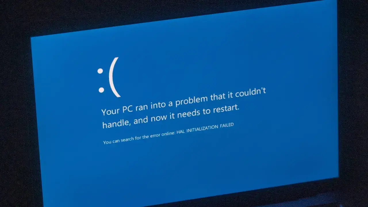 Niebieski ekran błędu Windows z :( i komunikatem 