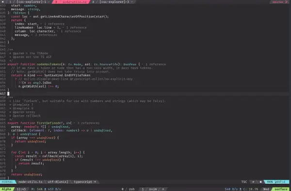 Ciemny edytor tekstu z kodem TypeScript. Widoczne funkcje i zmienne, w tym `nodeHasTokens` i `firstDefined`.