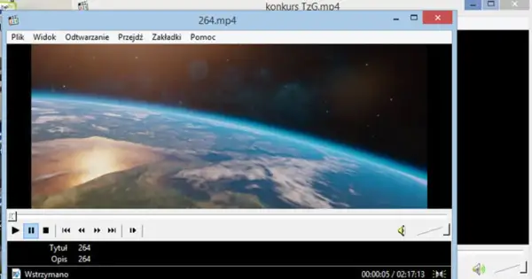 Oglądanie filmu "264.mp4" na klasycznym odtwarzaczu mediów. Widok Ziemi z kosmosu.